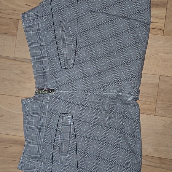 Men's Lululemon Shorts - Picture 3 of 6